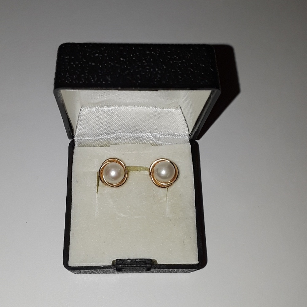 14k gold earrings with pearl